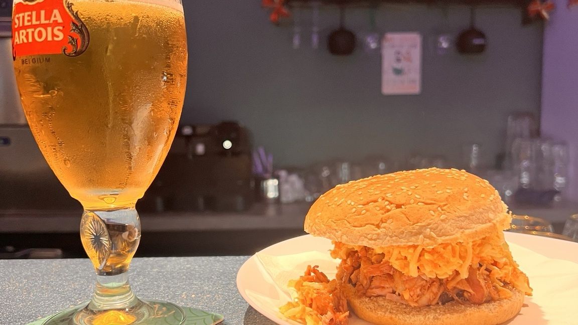 Panino e birra al MEMPHIS①